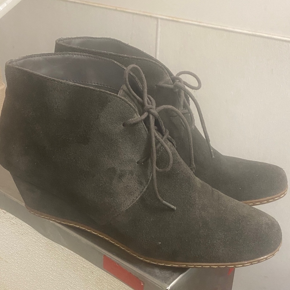 Franco Sarto Charcoal Suede Lace-Up Ankle Boots size 10M